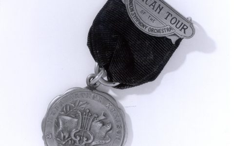 A medal given to each member of the orchestra on the 1912 US tour