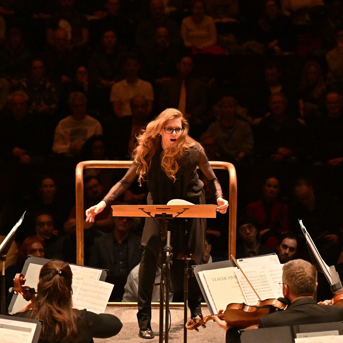 Barbara Hannigan conducting the LSO on the Barbican stage, pictured face-on
